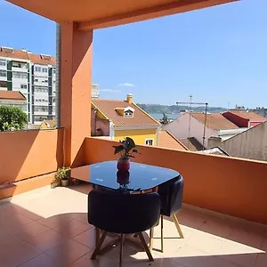 Apartamento Relax In For 4 People With Terrace And Parking, Lisboa